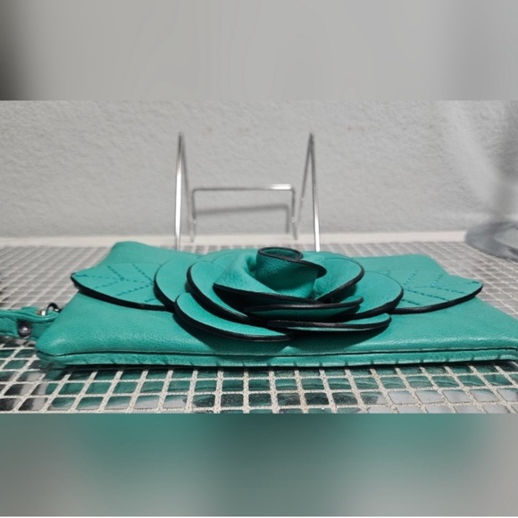 MELLOW WORLD Teal 3D Rose Wristlet, EUC - Picture 5 of 7